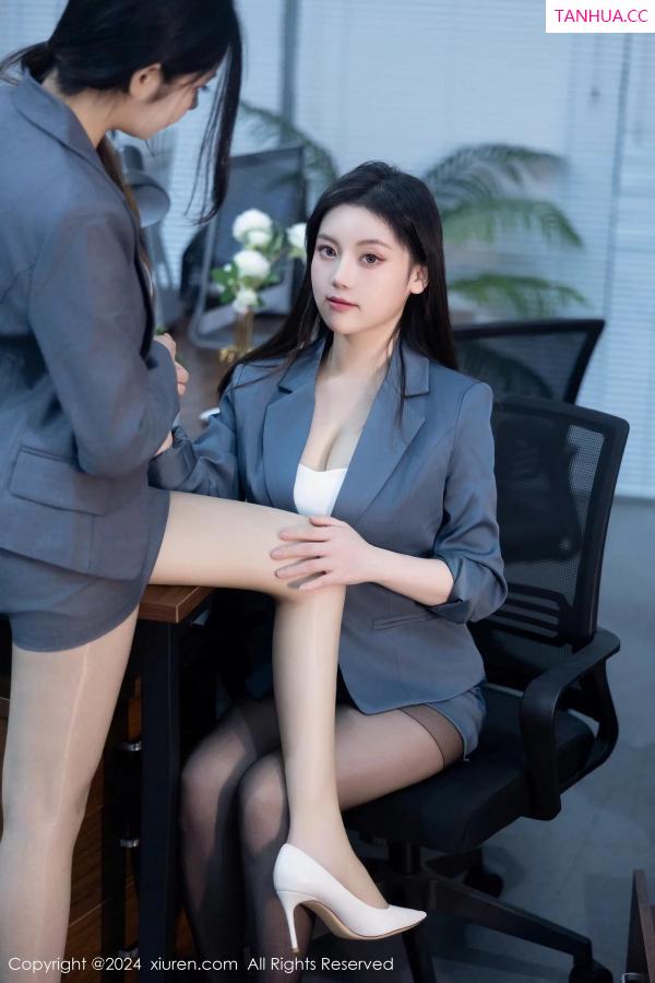   [XiuRen]高清写真图 2024.01.05 No.7923 豆瓣酱 OL丝袜第36张图片